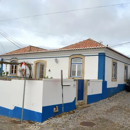 Lurdes Next To Ribeira D'ilhas Santo Isidoro